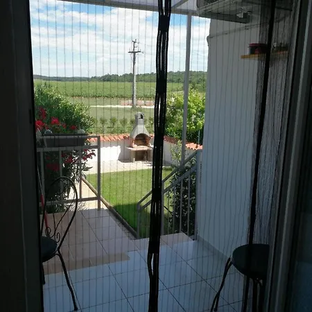 Apartment Viti With Garden And Barbecue Funtana