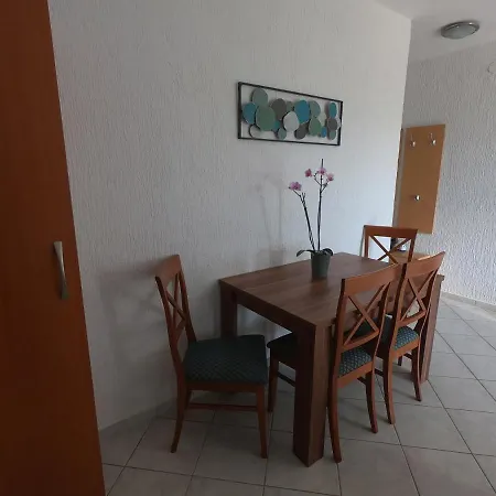 Apartment Viti With Garden And Barbecue *